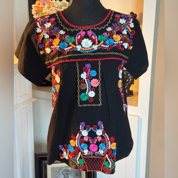 YZXDORWJ Mexican Style Black Embroidered Top - Picture 3 of 9